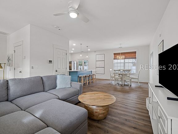 5th image of 44 Red Cedar St