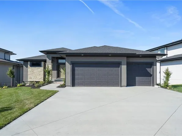 11522 S Zarda Dr, Olathe, KS 66061