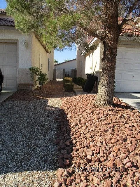 4 bed, 2877 sqft, $2,500 — Photo 2