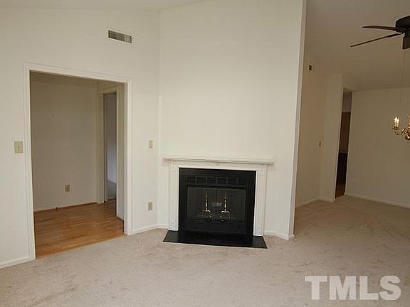 4th image of 105 Woodbridge Ln