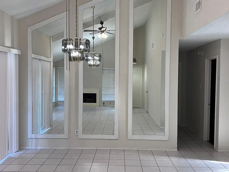 15811 Beechnut St — Photo 7