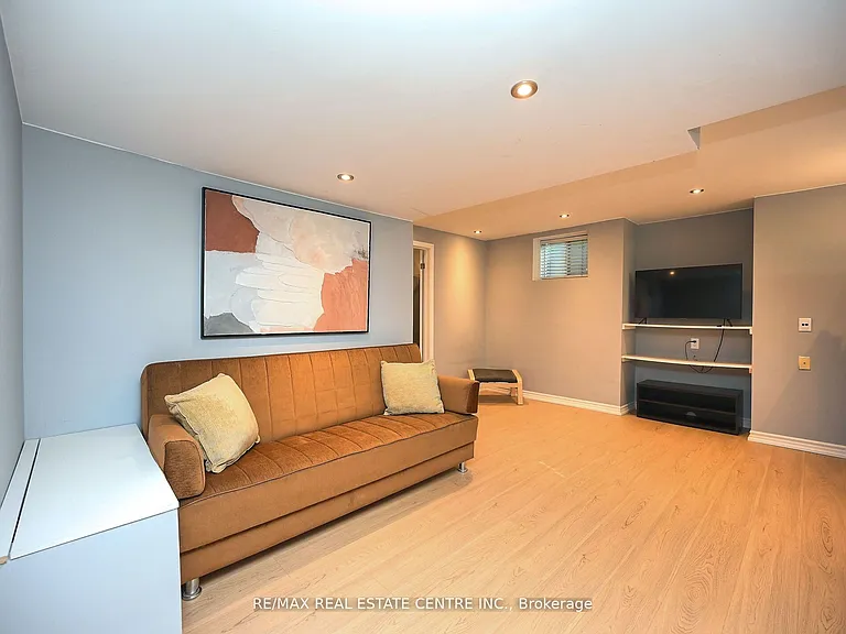 1 McCandless Ct — Photo 6