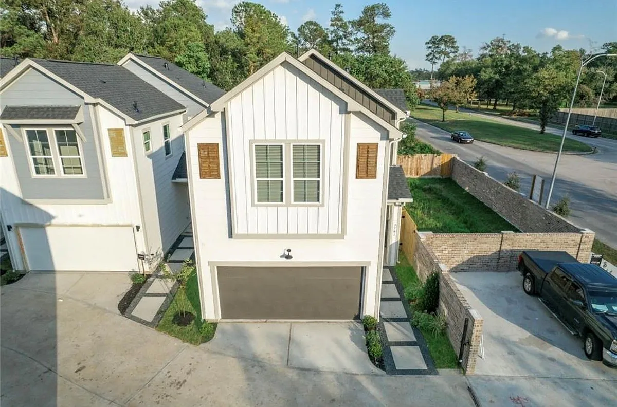 Building Photo - 778 W Tidwell Rd #I