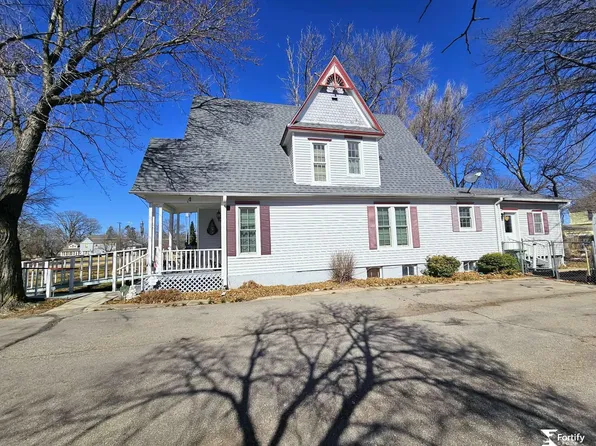 315 N 11th St, Geneva, NE 68361
