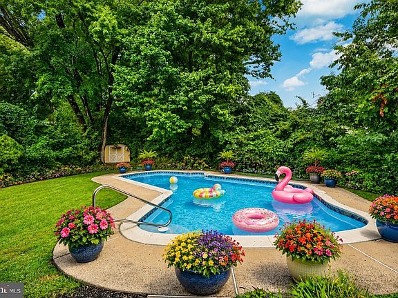 2nd image of 2716 Boudwin Ave