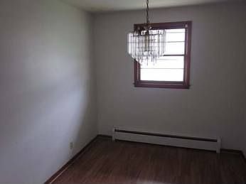 2nd image of 2425 Hillcrest Dr
