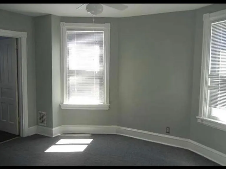208 W 24th St — Photo 5