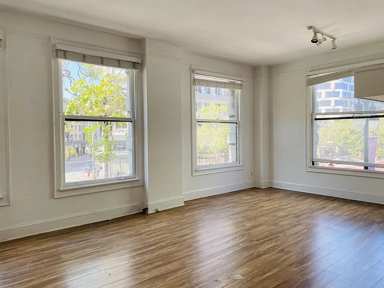 1005 Market St #302 — Photo 1