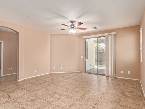 4th image of 2729 E Clifton Ave