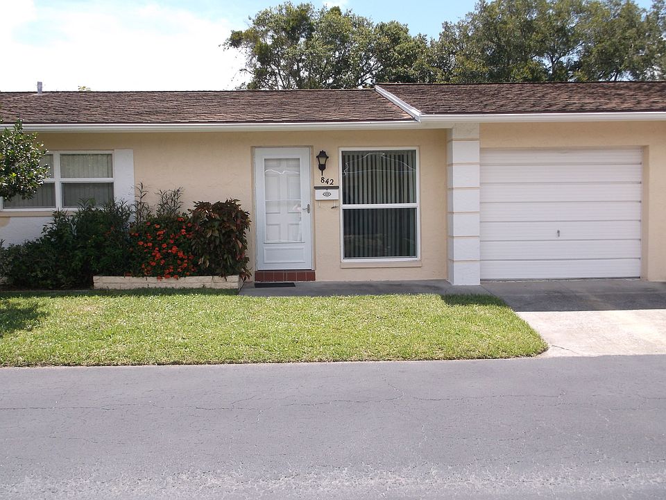 1st image of 842 Oxford Ct