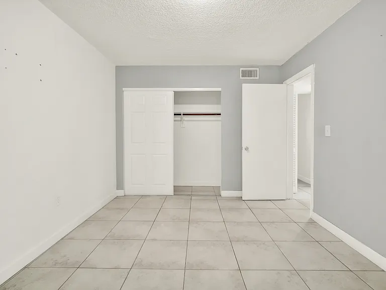 2726 SW 21st St — Photo 10