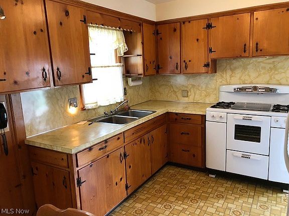 2nd image of 408 Lamont St