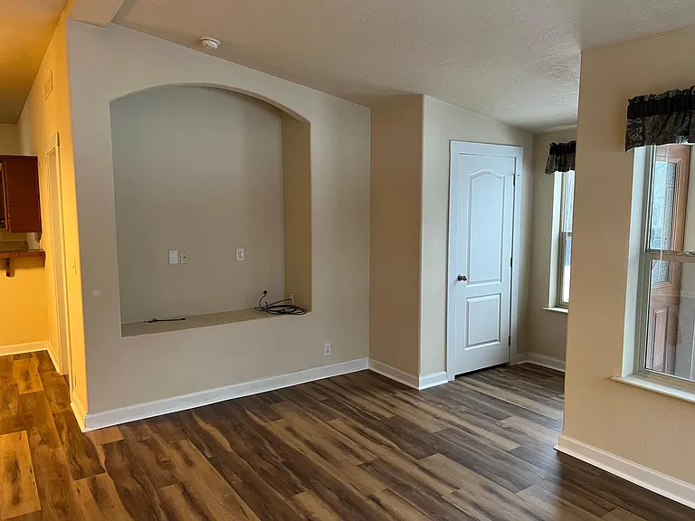 5910 Main St — Photo 5