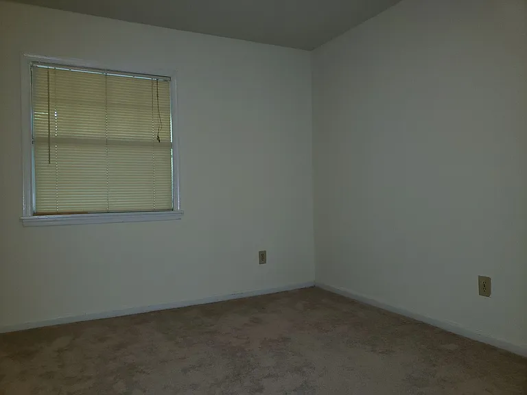130 Kingsbury Dr — Photo 13