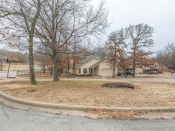 3rd image of 3448 S Rolling Oaks Dr