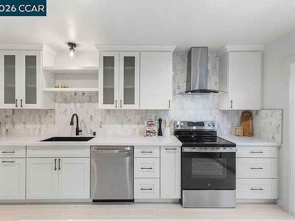 2nd image of 3674 Rossmoor Pkwy APT 5