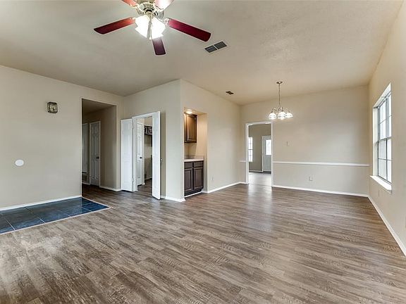 5th image of 1703 Barclay Dr