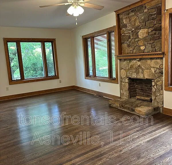 1809 Windsor Dr — Photo 5