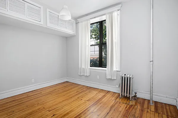 Rented by Douglas Elliman | media 14