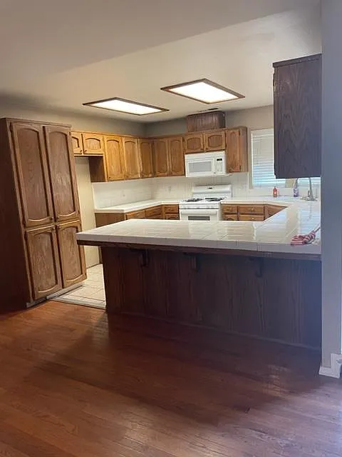 566 N Fir Way — Photo 2