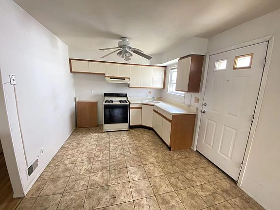 4th image of 373 Brookfield Ave Floor 2