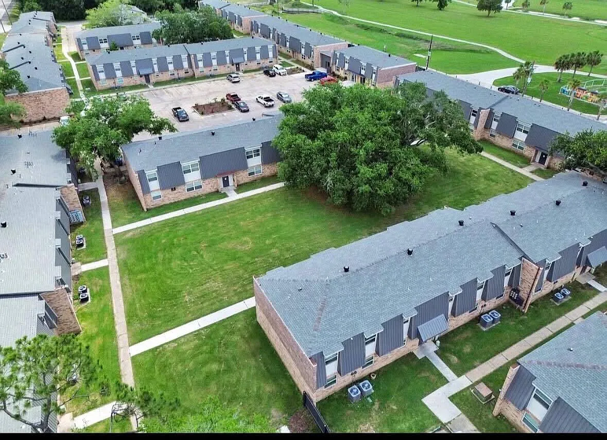 Renaissance Oaks — Photo 1