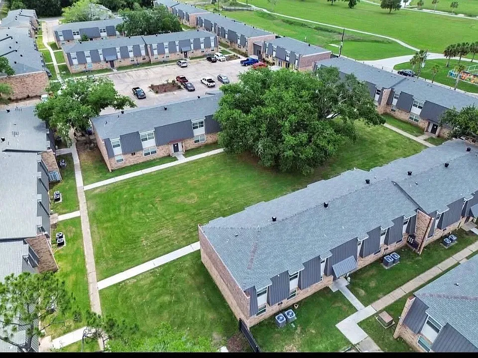 Renaissance Oaks