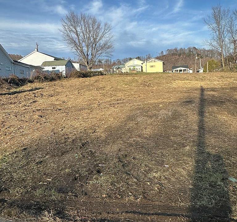 2nd image of 905 Longview Ave