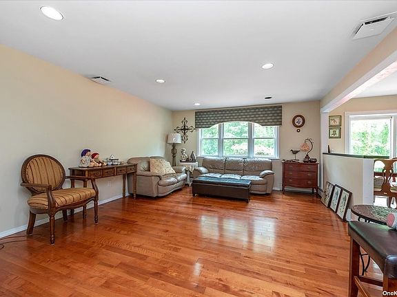 2nd image of 30 Lincoln Ave