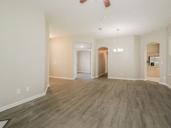 5th image of 826 Westminster Dr