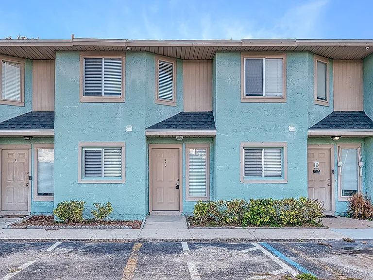 283 Gardner Ln #F — Photo 1