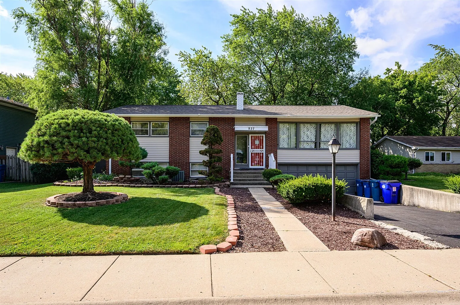 937 Riverview Dr photo 1