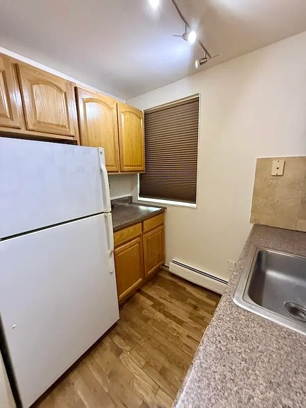 3 bed, 1.0 bath, $2,400 — Photo 3