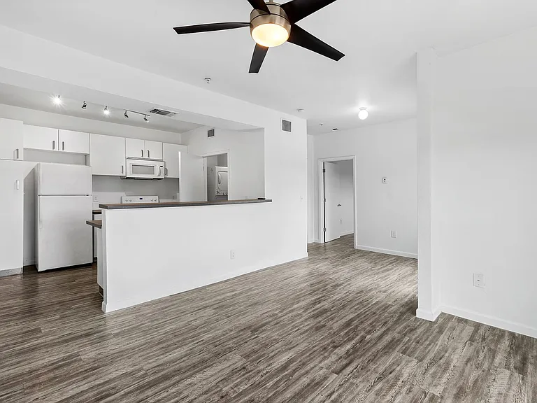 Green Spring Apartments — Photo 22