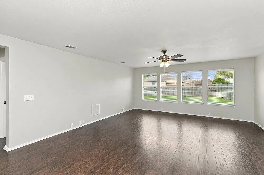 3 bed, 2.0 bath, 1840 sqft, $2,285 — Photo 3