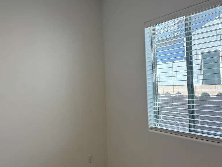 2933 E Mission Ln — Photo 37