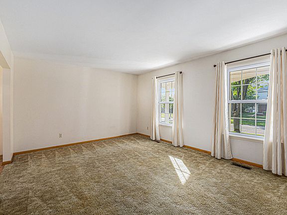 4th image of 1807 Hamlet Dr