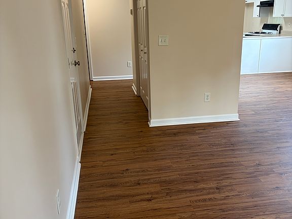 3rd image of 214 Bainbridge Cir