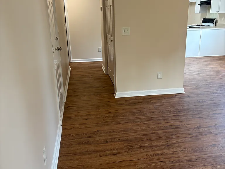 214 Bainbridge Cir — Photo 2