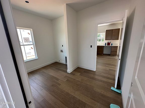 5th image of 3426 Majestic Hills Way