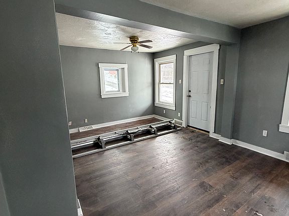 3rd image of 3307 Garbett St #2