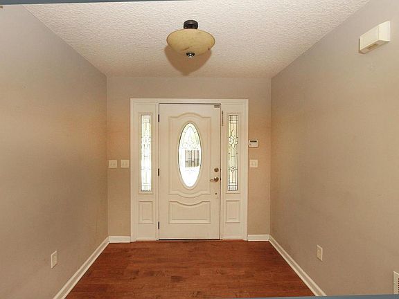 3rd image of 9014 Commonwealth Ave