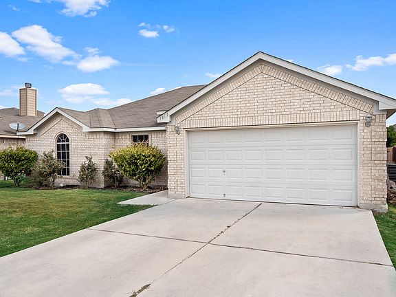 3rd image of 1813 Sunspur Drive New Braunfels
