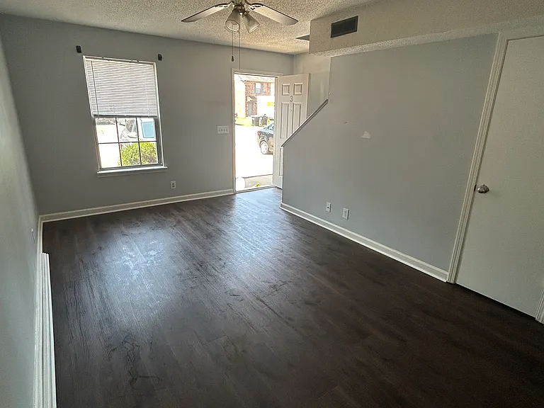 105 Hickory Trce #3 — Photo 7