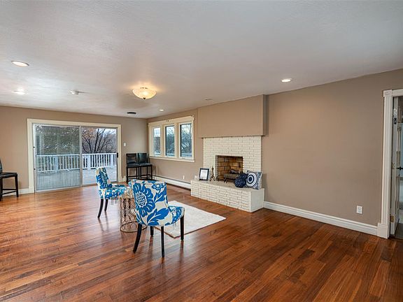 5th image of 662 Round Hill Dr