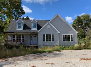 40 Fish Rd, Dudley, MA 01571