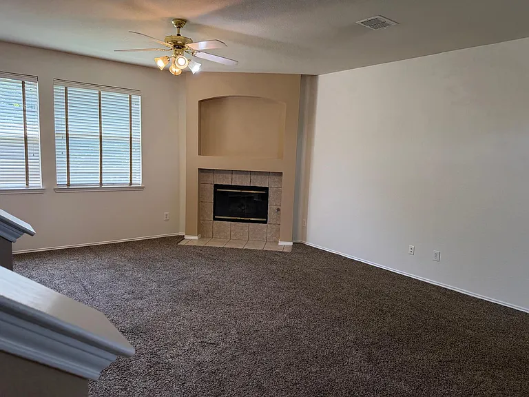 3104 Deleon Dr — Photo 2