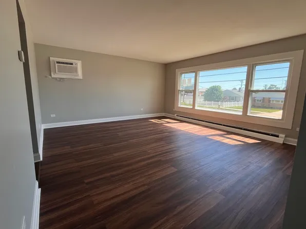 4348 Ruby St APT 1, Schiller Park, IL 60176