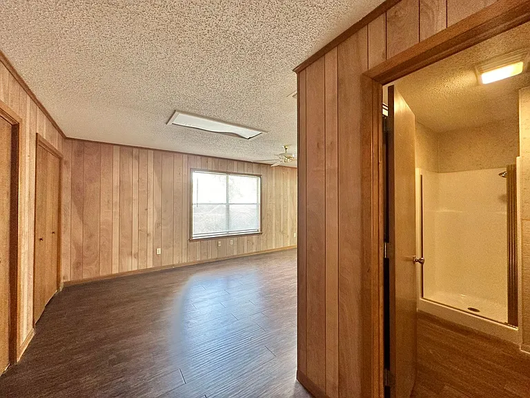 2805 Medina Dr — Photo 15