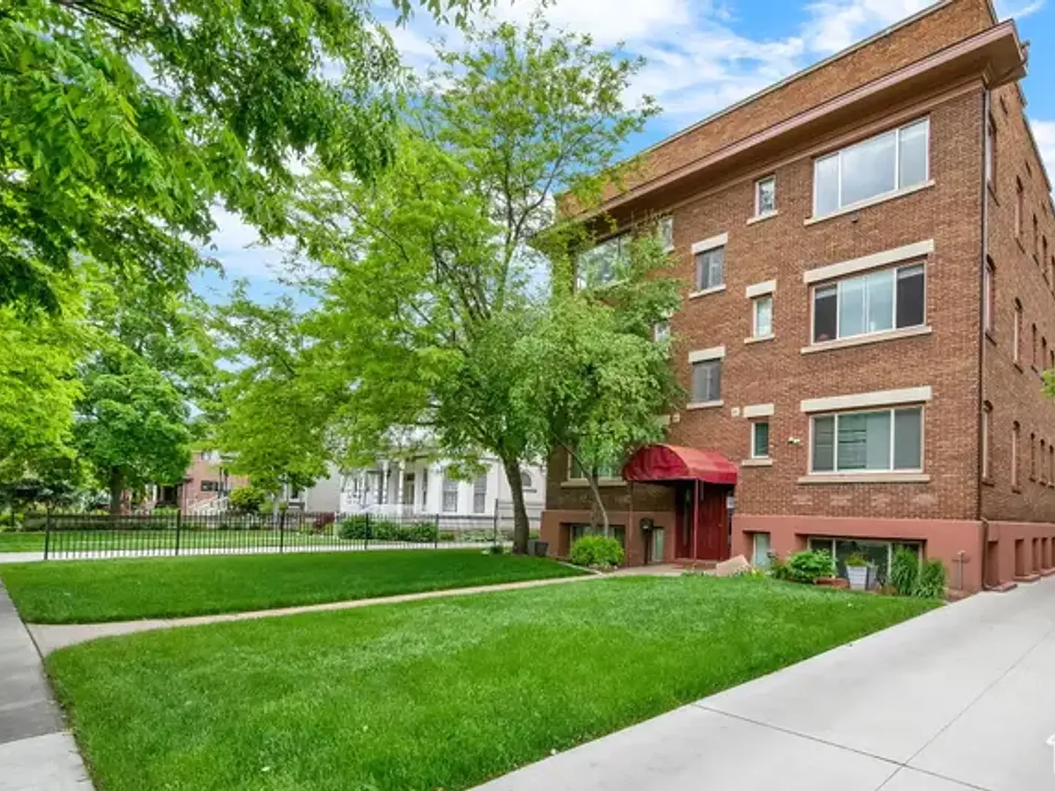 Jefferson Avenue Apartments — Photo 1
